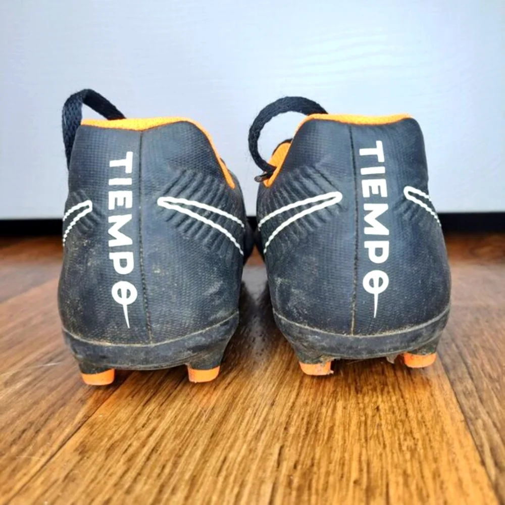 Nike Tempo Legend 7 Youth Firm Ground Soccer Cleats Black Orange Size 2Y